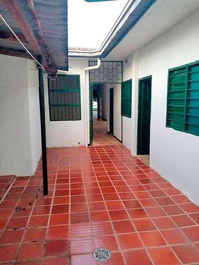 Casa en Venta en Colombia, Barrancabermeja con garaje con REF 1106