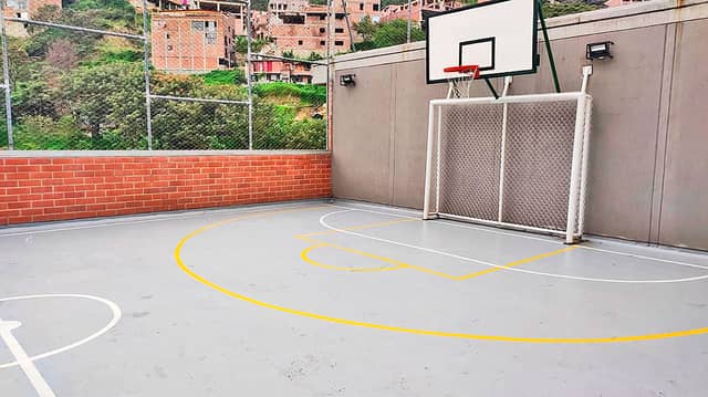 Apartamento en Venta en Loma De Los Bernal, Medellín con garaje con REF 1245