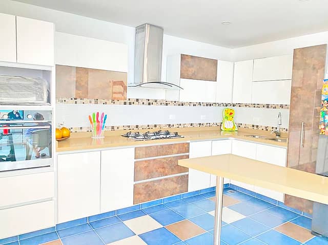 Casa en Venta en Bella Isla Reservado, San Gil de 3 plantas con garaje con REF 1307