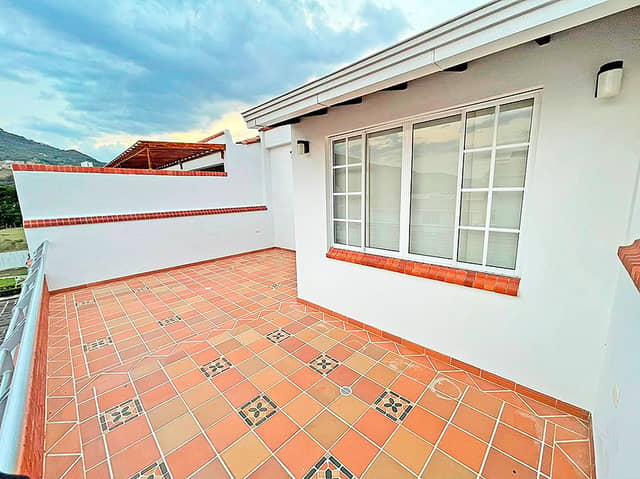 Casa en Venta en Bella Isla Reservado, San Gil de 3 plantas con garaje con REF 1307