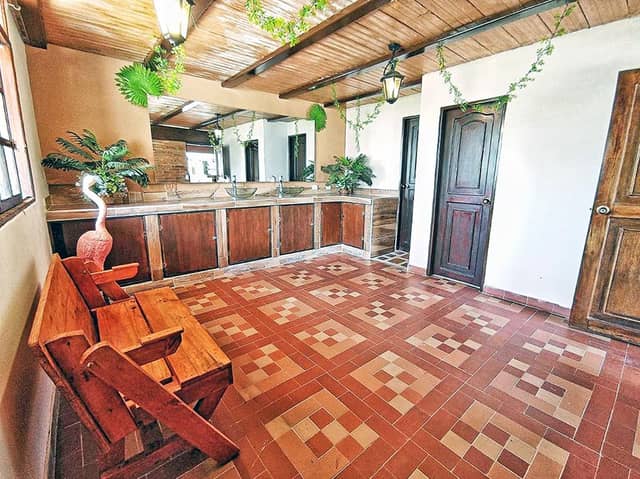 Hotel en Venta en Rodadero, Santa Marta de 3 plantas con garaje con REF 1423