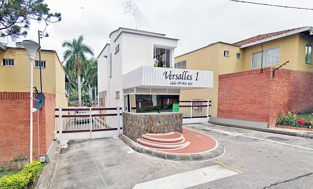 Casa en Remate en Versalles, Floridablanca de 2 plantas con garaje con REF 1449