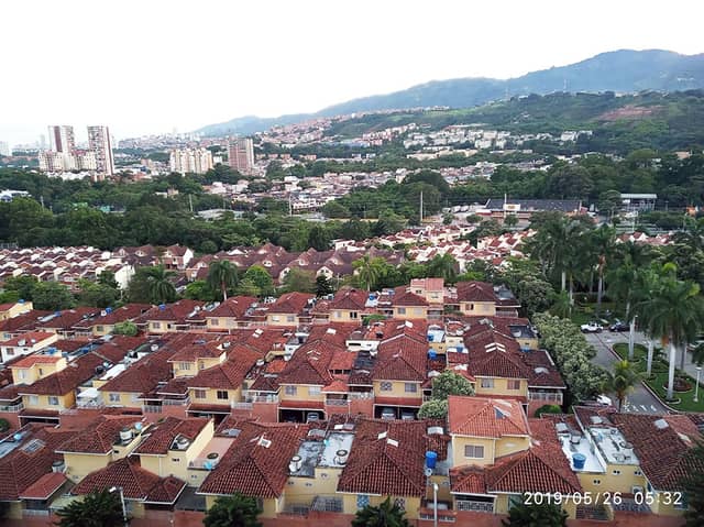 Casa en Remate en Versalles, Floridablanca de 2 plantas con garaje con REF 1449