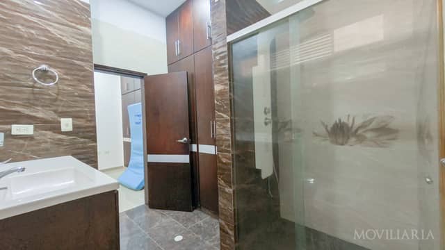 Casa en Venta en Parnaso, Barrancabermeja de 3 plantas con garaje con REF 1476