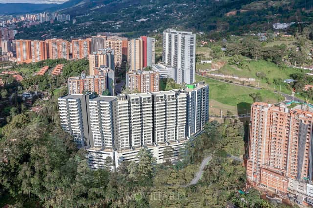 Apartamento en Venta en Loma del Escobero, Envigado con garaje con REF 1505