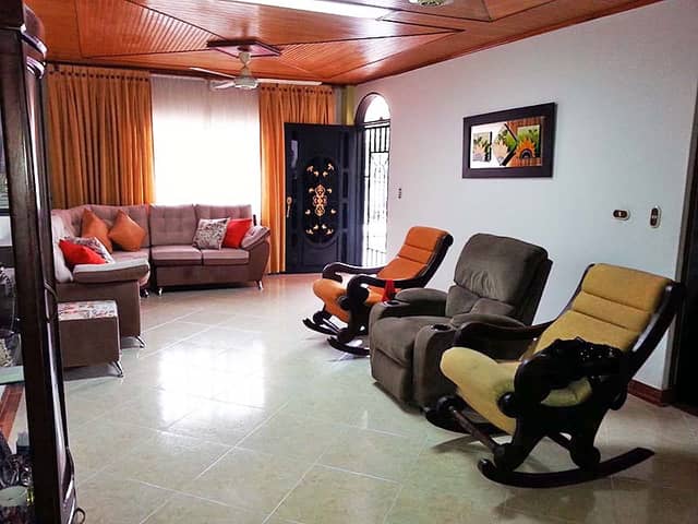 Casa en Venta en Primero de Mayo, Barrancabermeja de 2 plantas con garaje con REF 823