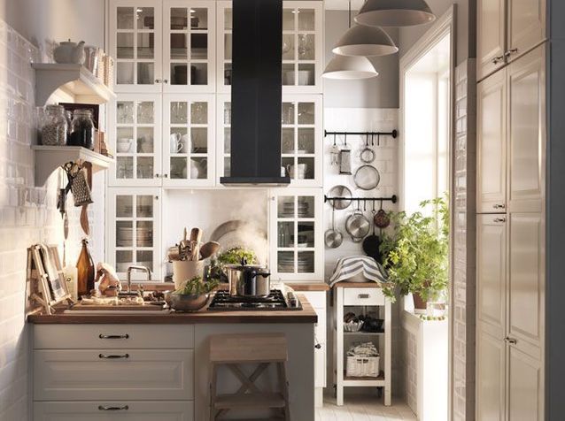 Una pequeña cocina con espíritu inglés