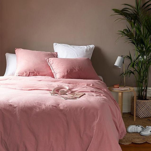 Despertar tu ropa de cama rosa con toques de blanco