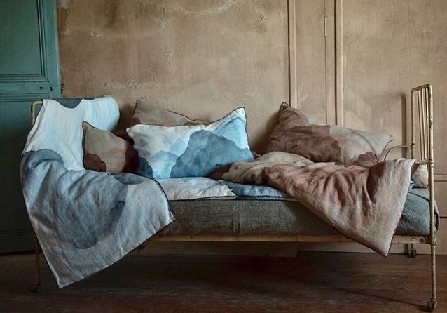 Transforma una cama vieja en un banco con primos en abundancia