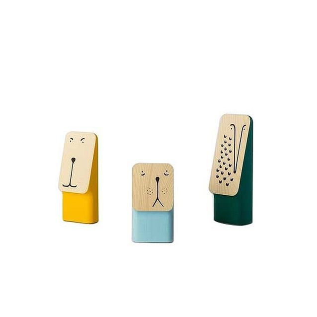 Estatuilla de madera reciclada