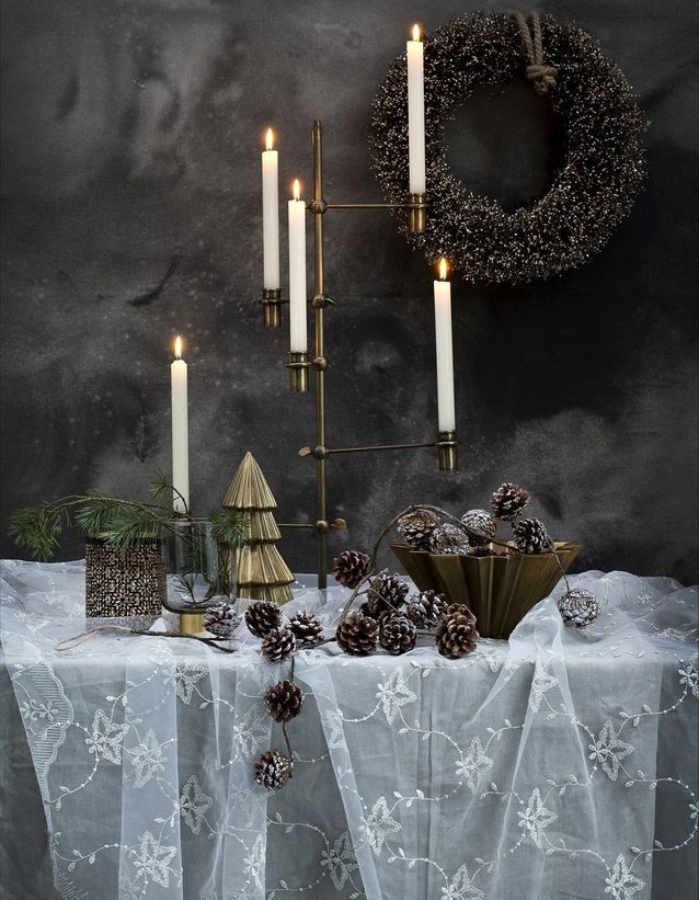 Centro de mesa navideño con candelabro de diseño 