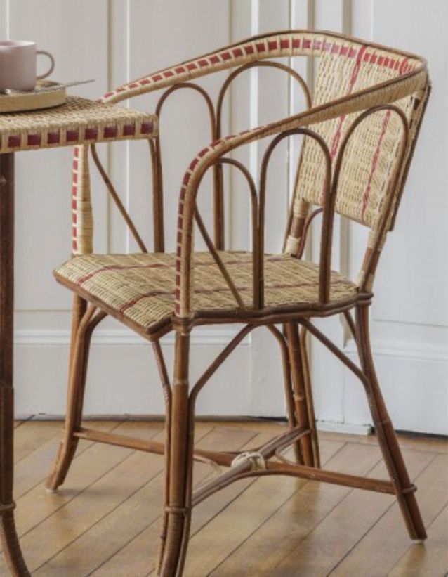 Un sillón de ratán 