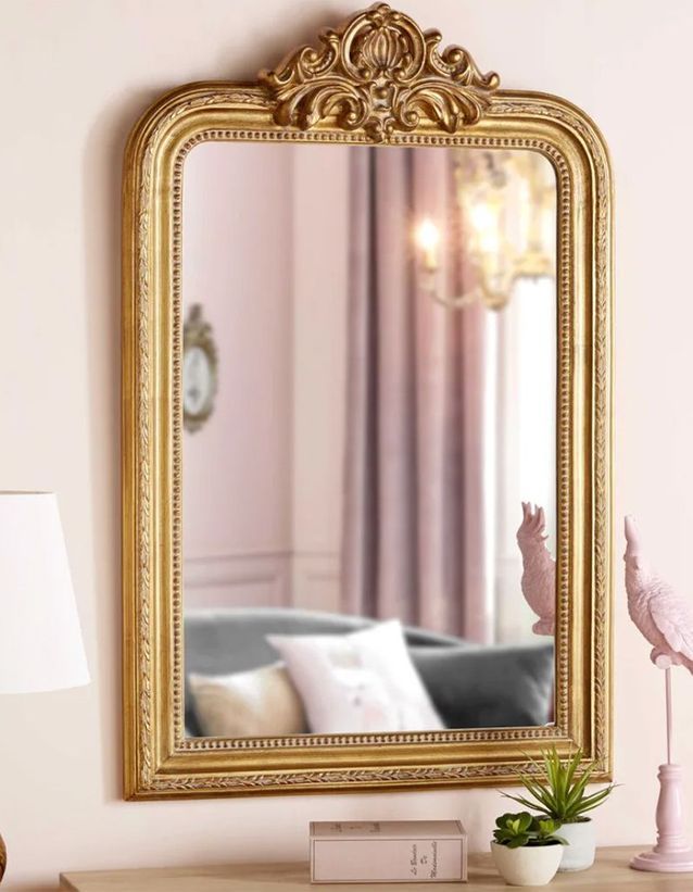 Un espejo dorado 