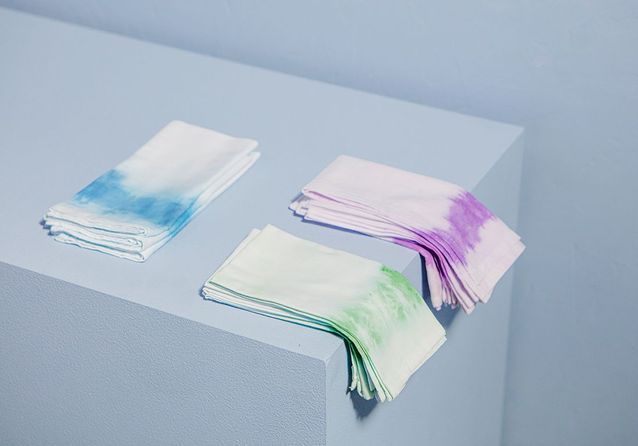 Ropa de mesa con efecto teñido anudado Prabal Gurung x Etsy