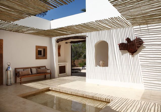 Imagina una piscina en el patio