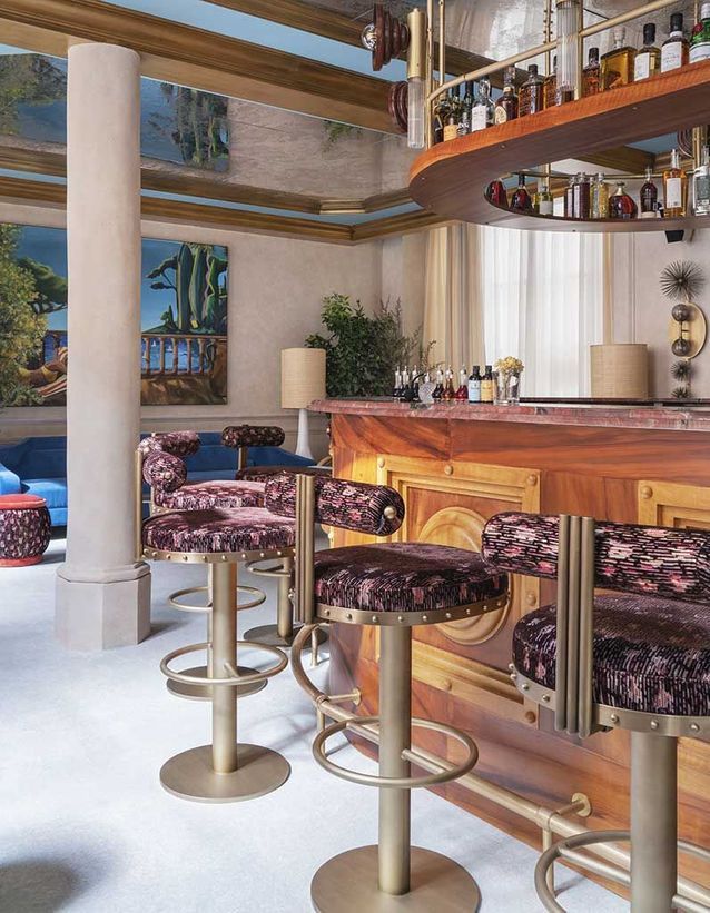 Barra en madera lacada brillante y mármol rosa