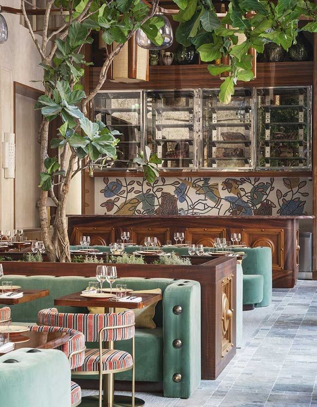 Detrás de la barra un mosaico gigante representa los tres elementos trabajados por Chef Trap