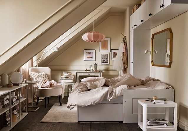 Dormitorio IKEA para adultos en un espacio pequeño