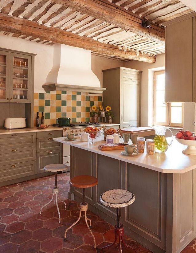 Cocina reeditada para masía provenzal