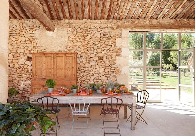 Comedor al aire libre en Provenza