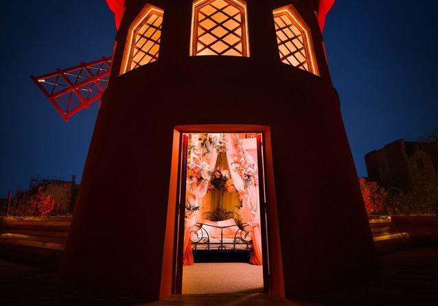 Acceso al molino Moulin Rouge: una primera
