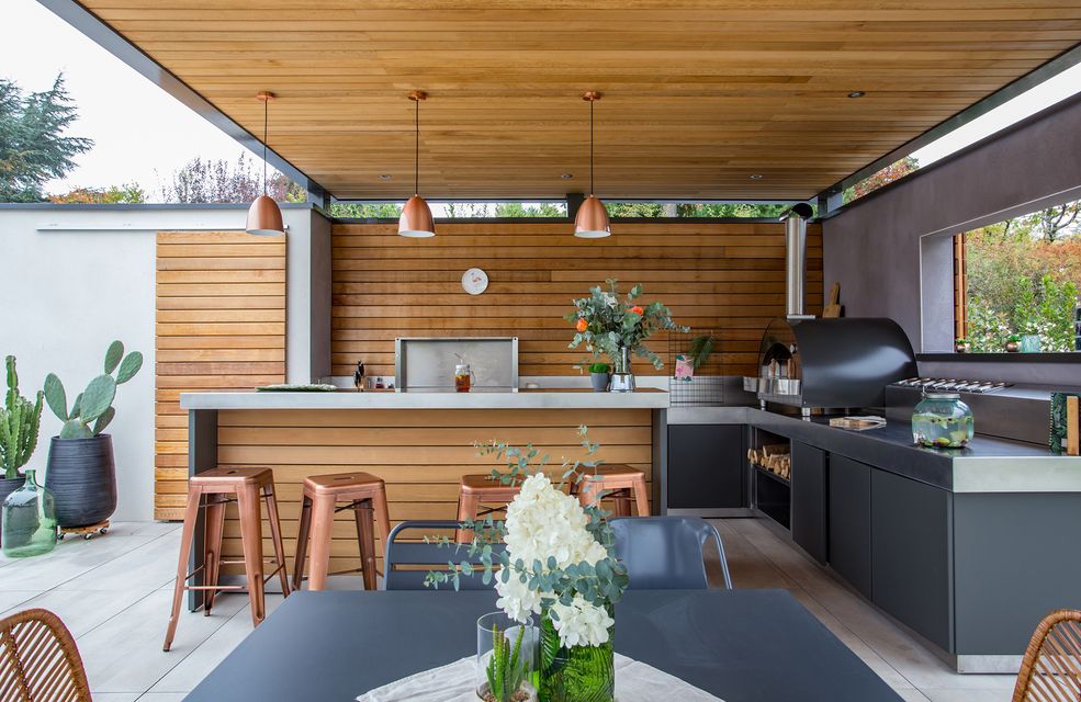 Los mejores consejos de los arquitectos para decorar un bar al aire libre