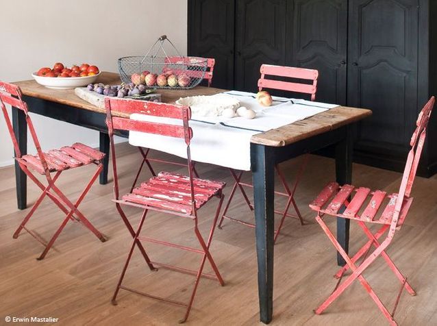 Sillas de exterior en el interior