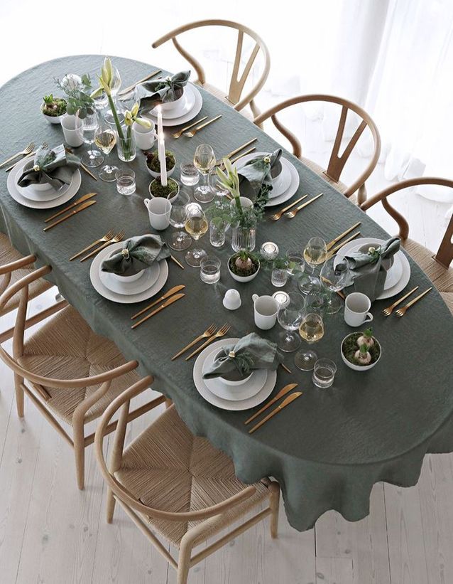 Una decoración de mesa monocromática para Nochevieja
