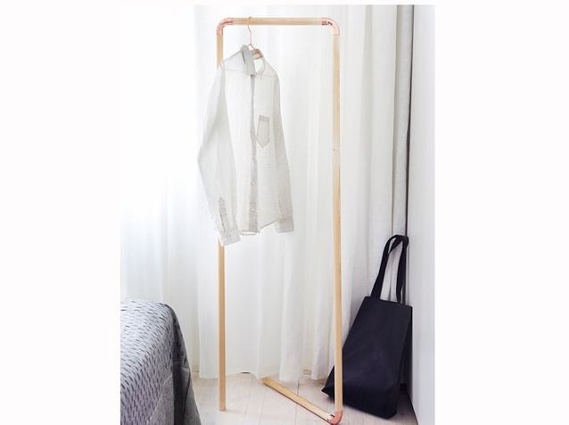 Un perchero nórdico para colgar tus vestidos