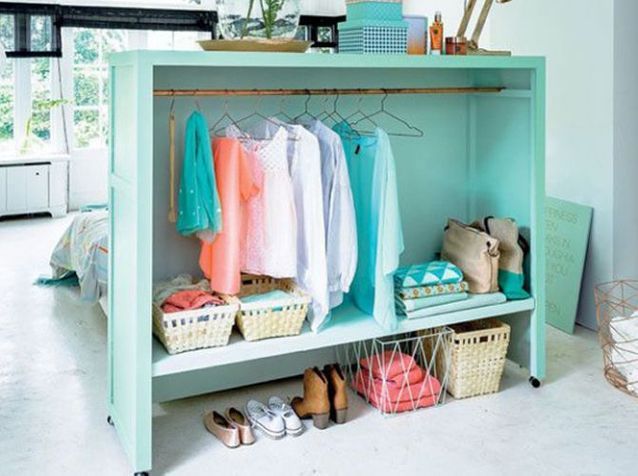 Un armario antiguo para guardar tu ropa.